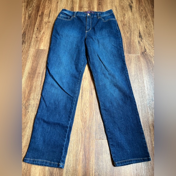 Gloria Vanderbilt Amanda Blue Straight Leg Jeans with Classic Denim Texture - Picture 1 of 6